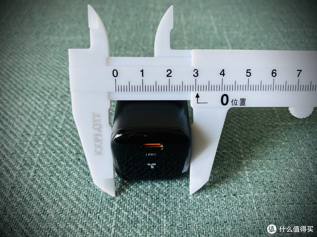 图拉斯20W “小冰块”PD充电器评测