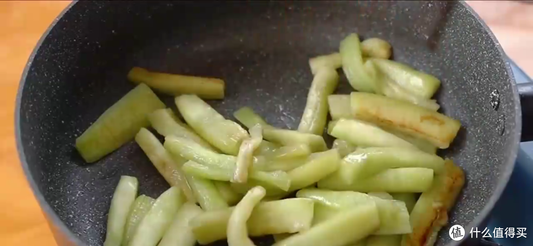 茄子豆腐煲，有汤有有菜，米饭遇到它可就遭殃了