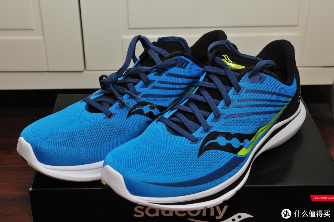 跑马小白跑鞋的升级之选:索康尼Saucony Kinvara菁华12开箱体验