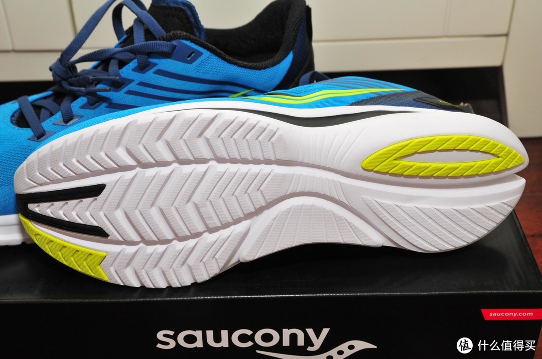 跑马小白跑鞋的升级之选:索康尼Saucony Kinvara菁华12开箱体验