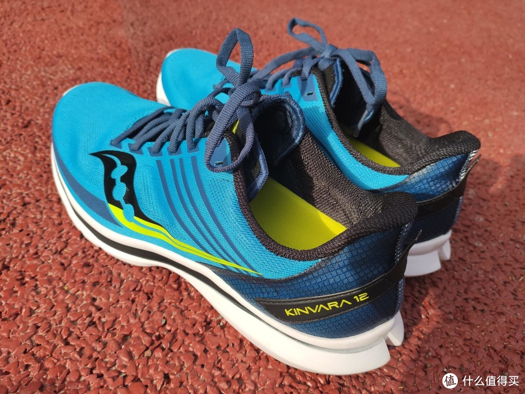 跑马小白跑鞋的升级之选:索康尼Saucony Kinvara菁华12开箱体验