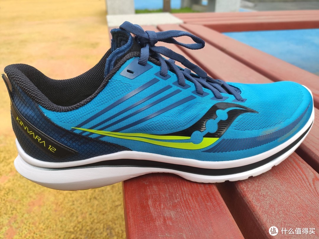 跑马小白跑鞋的升级之选:索康尼Saucony Kinvara菁华12开箱体验