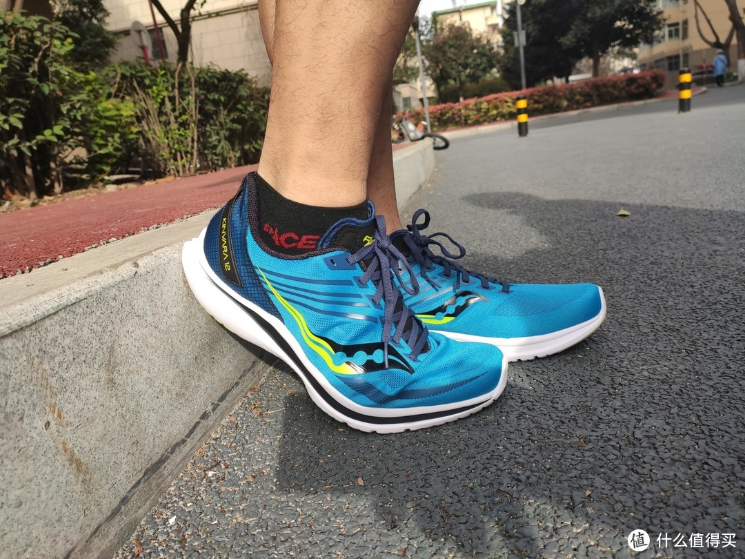 跑马小白跑鞋的升级之选:索康尼Saucony Kinvara菁华12开箱体验