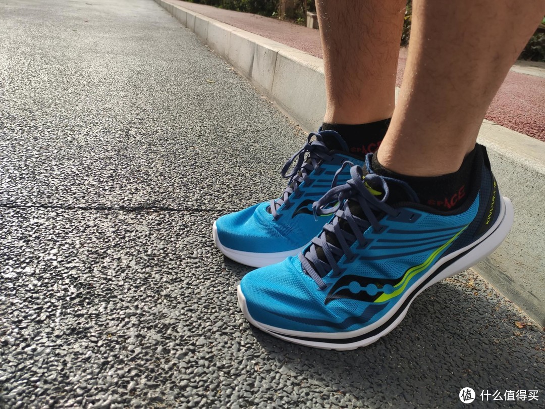 跑马小白跑鞋的升级之选:索康尼Saucony Kinvara菁华12开箱体验