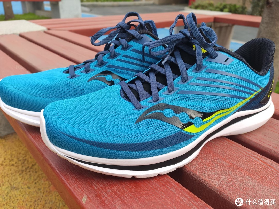 跑马小白跑鞋的升级之选:索康尼Saucony Kinvara菁华12开箱体验