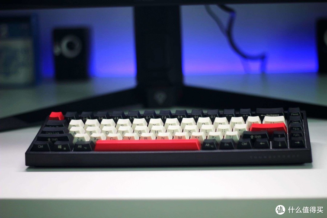 小巧灵动，三模RGB全都有 - 雷神KC3068R 68键机械键盘