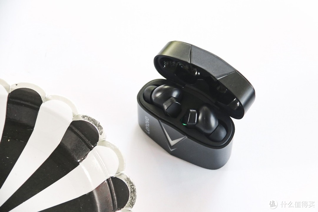 猛男的设计：联想LivePods6蓝牙耳机满足电竞梦