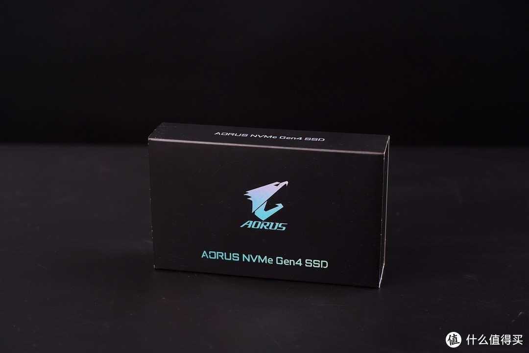 固态硬盘选择了技嘉旗下首款PCIe 4.0固态硬盘产品AORUS NVMe Gen4 SSD，容量为512G.