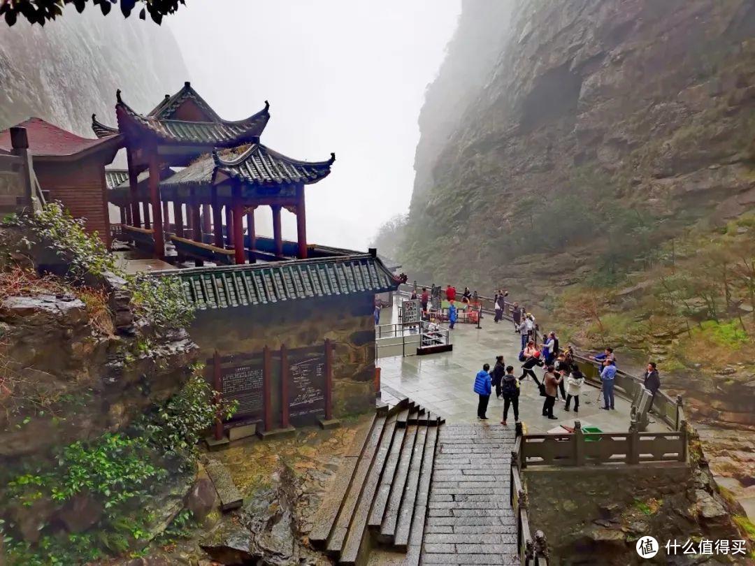 不识庐山真面目，只缘身在雾海中，庐山两日游