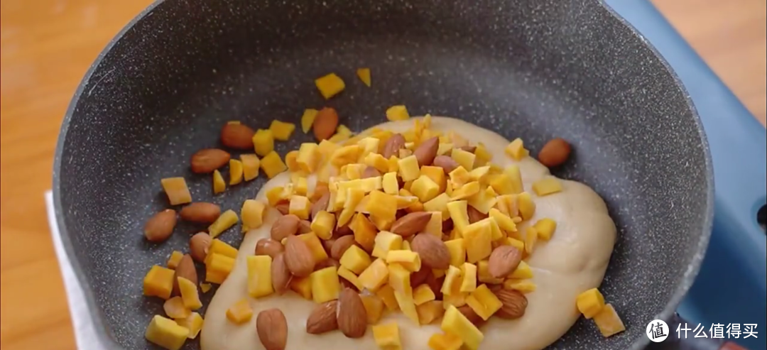 自制芒果牛轧糖，浓浓的奶香伴随着清新的芒果香