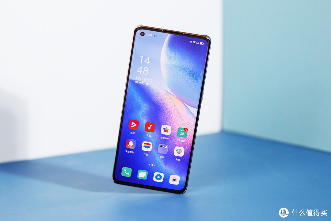 realme X7 Pro升级至尊版：价格更低的90Hz曲面屏