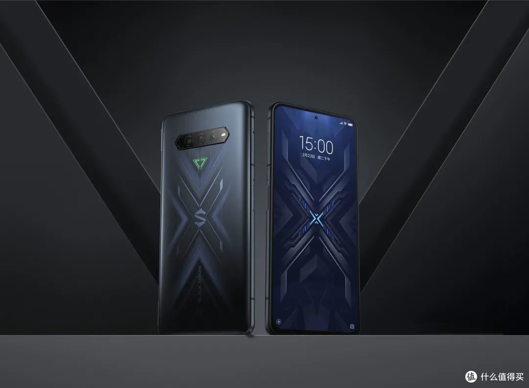 黑鲨4 pro不仅搭载了高通骁龙64888 5g移动平台,还拥有磁动力肩键