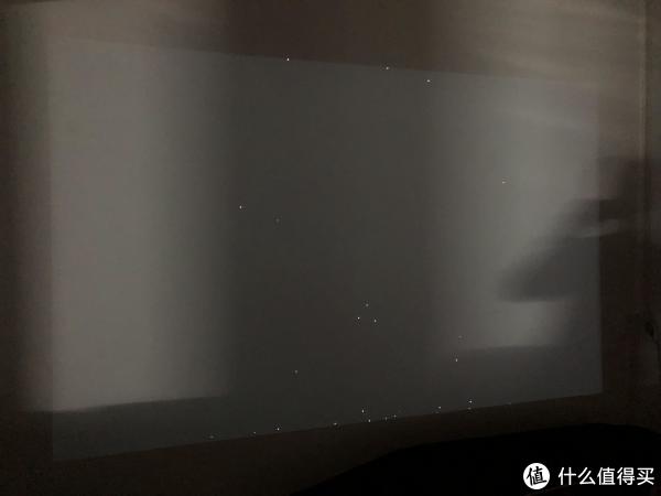 黑底的时候能明显的看见白点