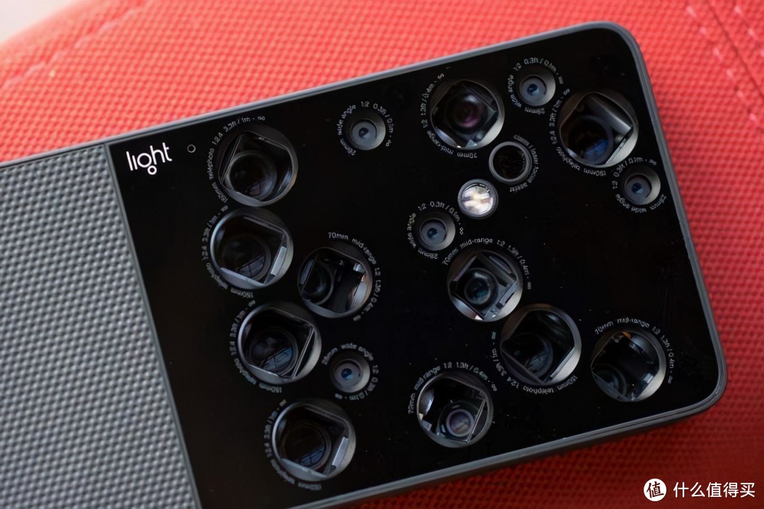 手机厂商都说自家手机“吊打单反”，那相机还有存在必要么？