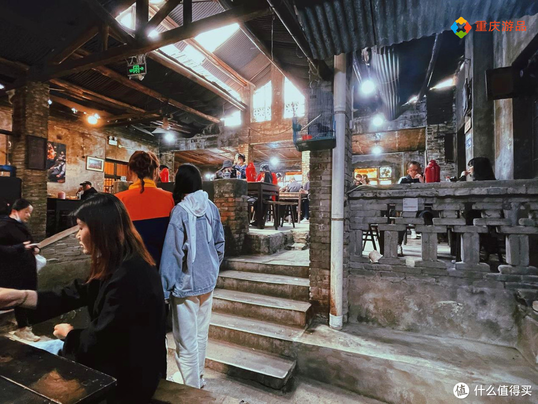 重庆唯一的老茶馆，普通居民悠闲地喝茶聊天，却有相机不断拍照