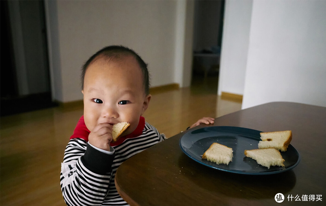 10个月娃不吃辅食还贫血，多和喂养不当有关，营养师教你给娃补铁