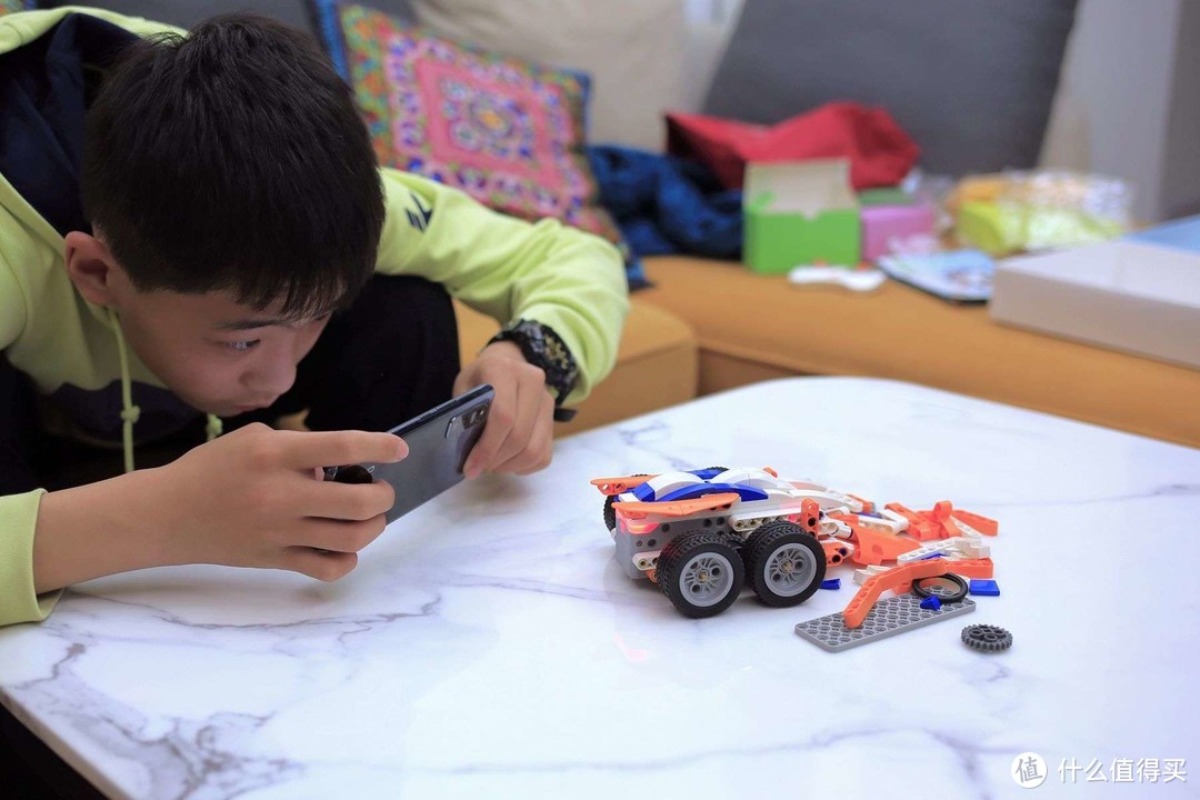 解放孩子天性，Lecoo超能争霸机器人，让孩子在玩耍中学会编程