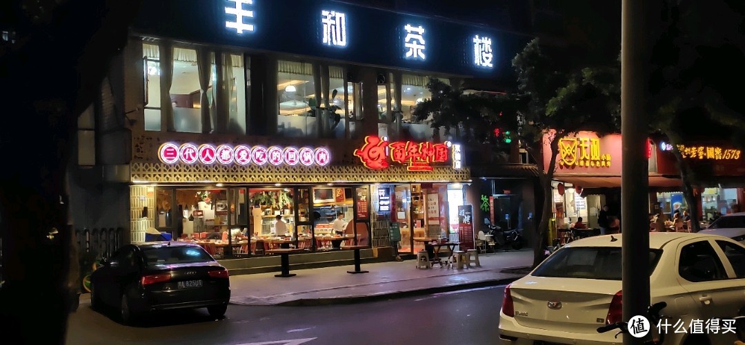 成都此店吃了一顿正宗的鱼香肉丝和回锅肉，方知被北方改良川菜欺骗二十年