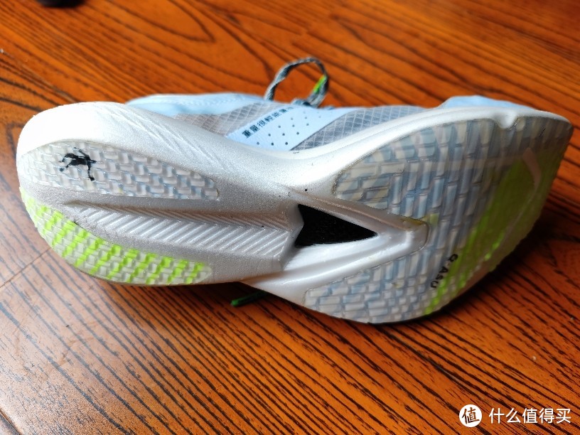 乔丹「巭」碳板跑鞋，让我体验到了国产跑鞋的崛起