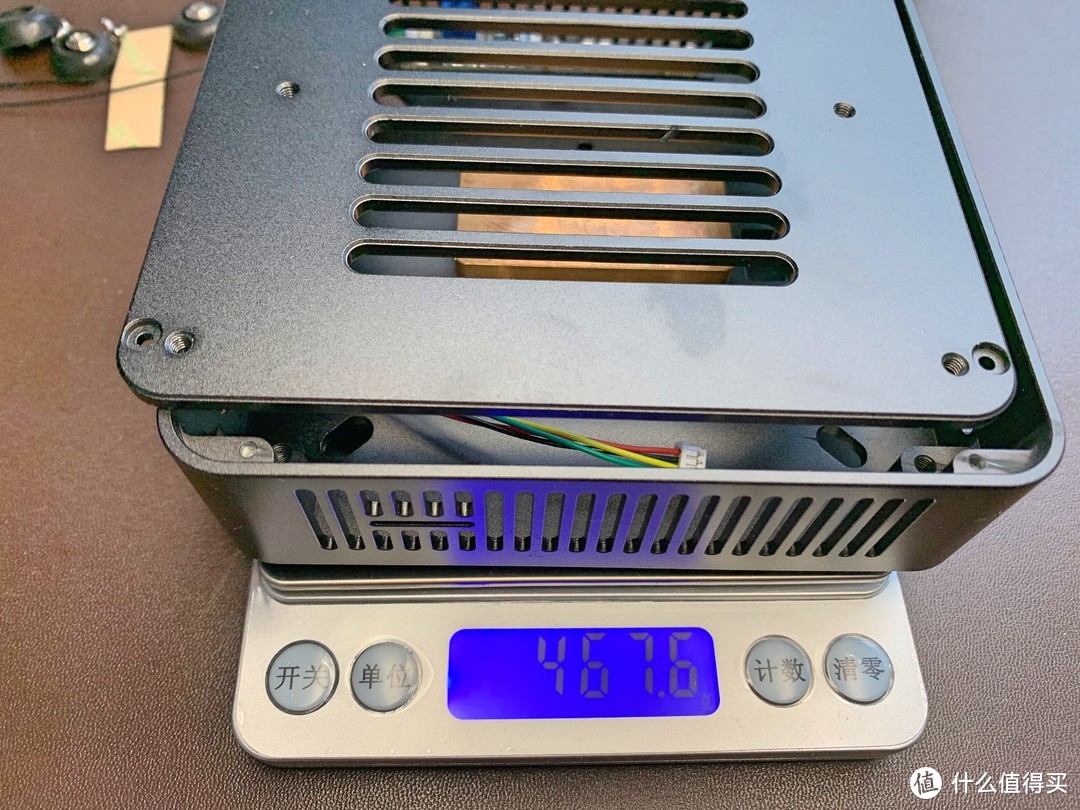 NUC8双烤50W不爆炸？DIY PC版机箱焦作人 小伙直呼：魔鬼吧！