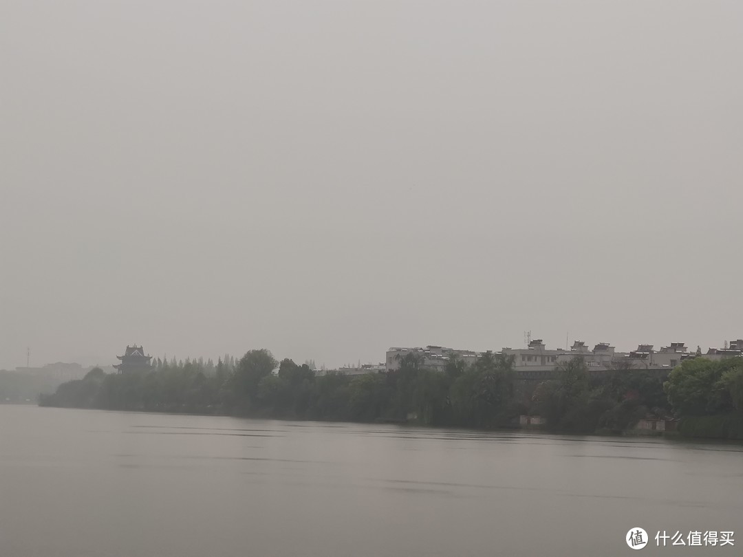 清明雨中襄阳古城