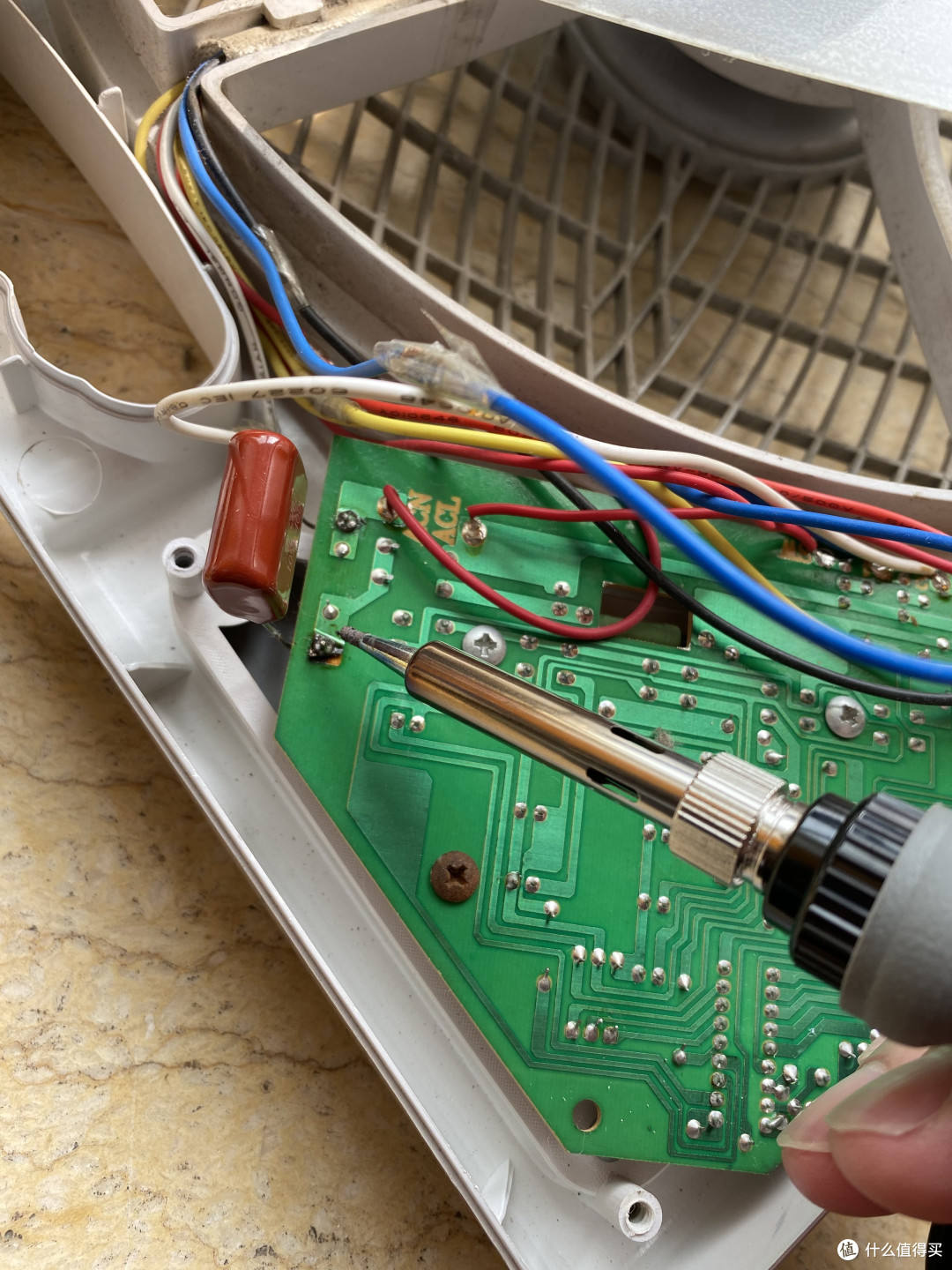 几毛钱解决大问题——菜鸟教你如何维修解决风扇自动停转故障_电风扇