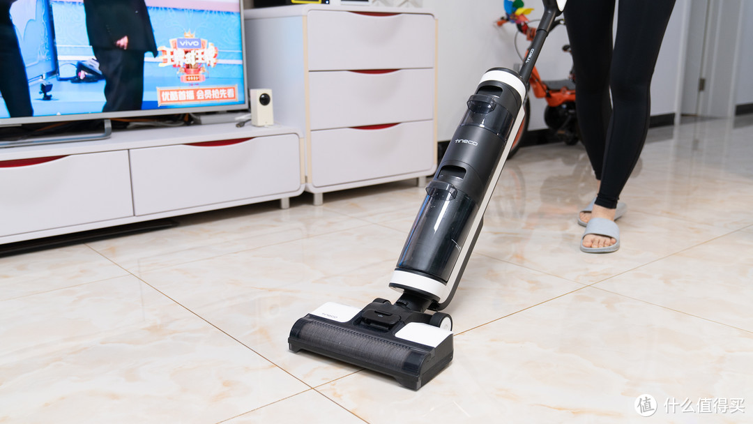 地面清洁去繁从简，硬核测试告诉你，被捧上天的添可芙万无线智能洗地机到底怎么样？
