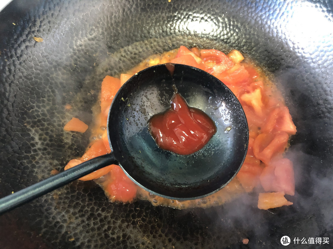 番茄炒鸡蛋怎么做才好吃？掌握这些实用小技巧，汤汁浓郁无腥味儿