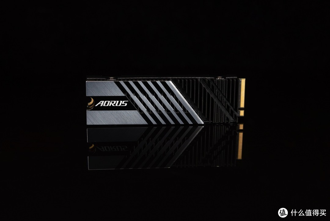 技嘉AORUS Gen4 7000s SSD评测