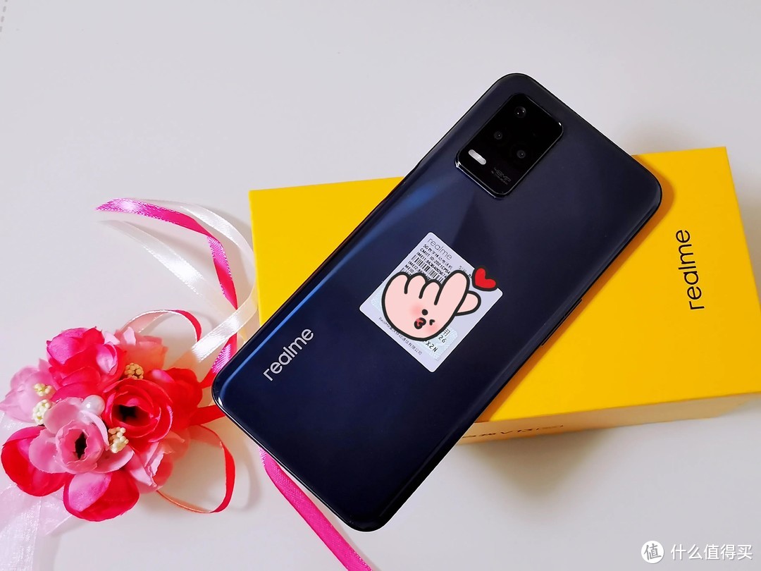 成人世界我都要，5G、续航、轻薄都不误，realme V13上手体验