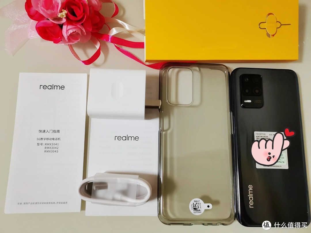 成人世界我都要，5G、续航、轻薄都不误，realme V13上手体验