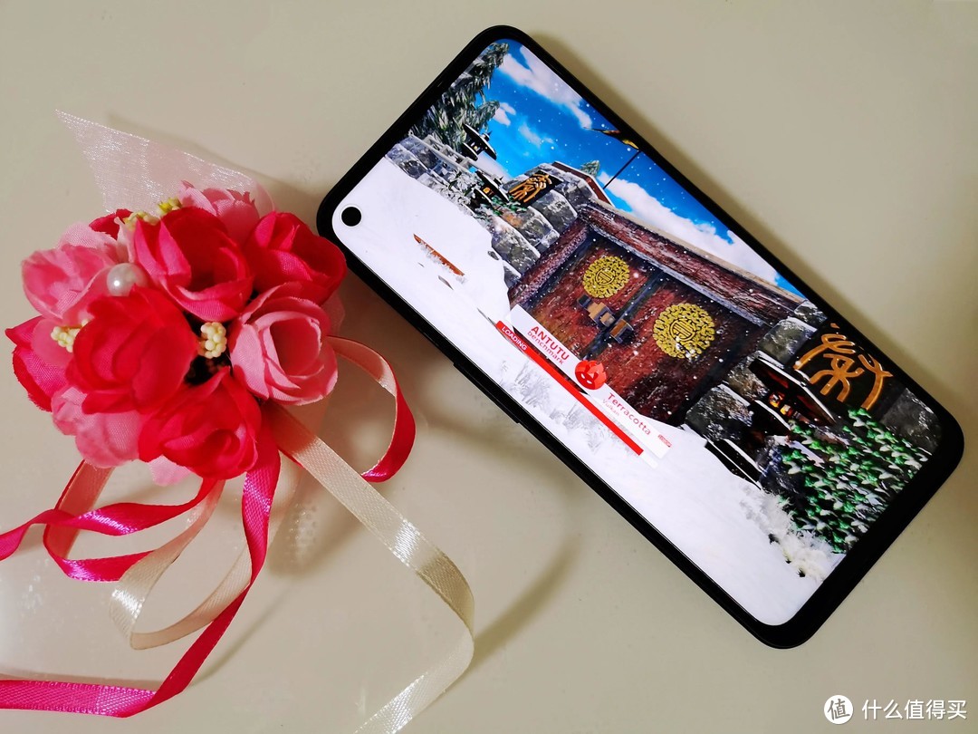 成人世界我都要，5G、续航、轻薄都不误，realme V13上手体验