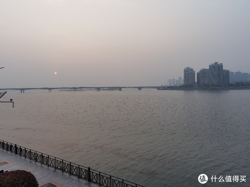 汉江，对面就是樊城