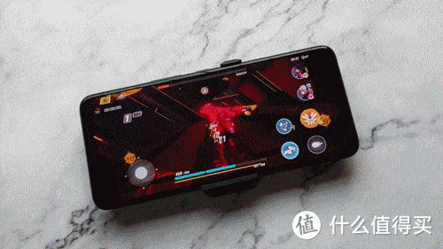 腾讯ROG游戏手机5评测：与普通手机迥然不同的游戏体验 