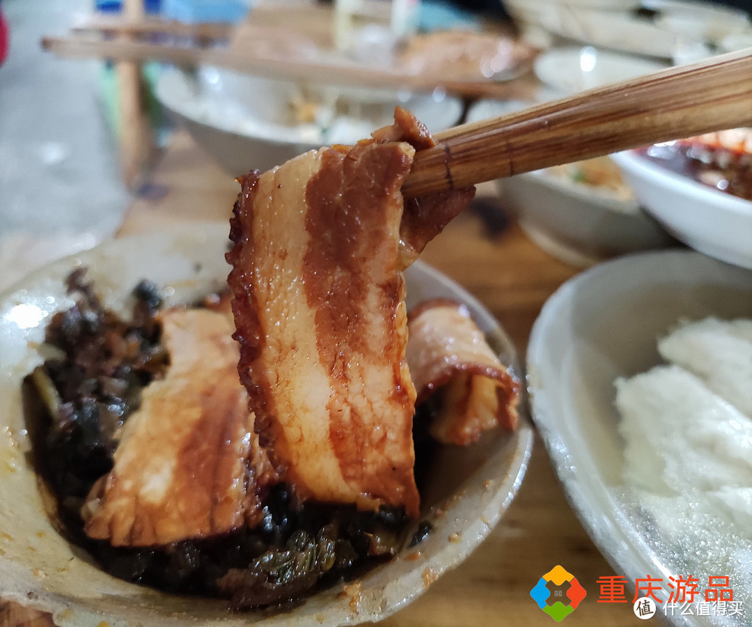 重庆朝天门码头附近的碗碗菜，装着的不仅是佳肴，还是一份情怀