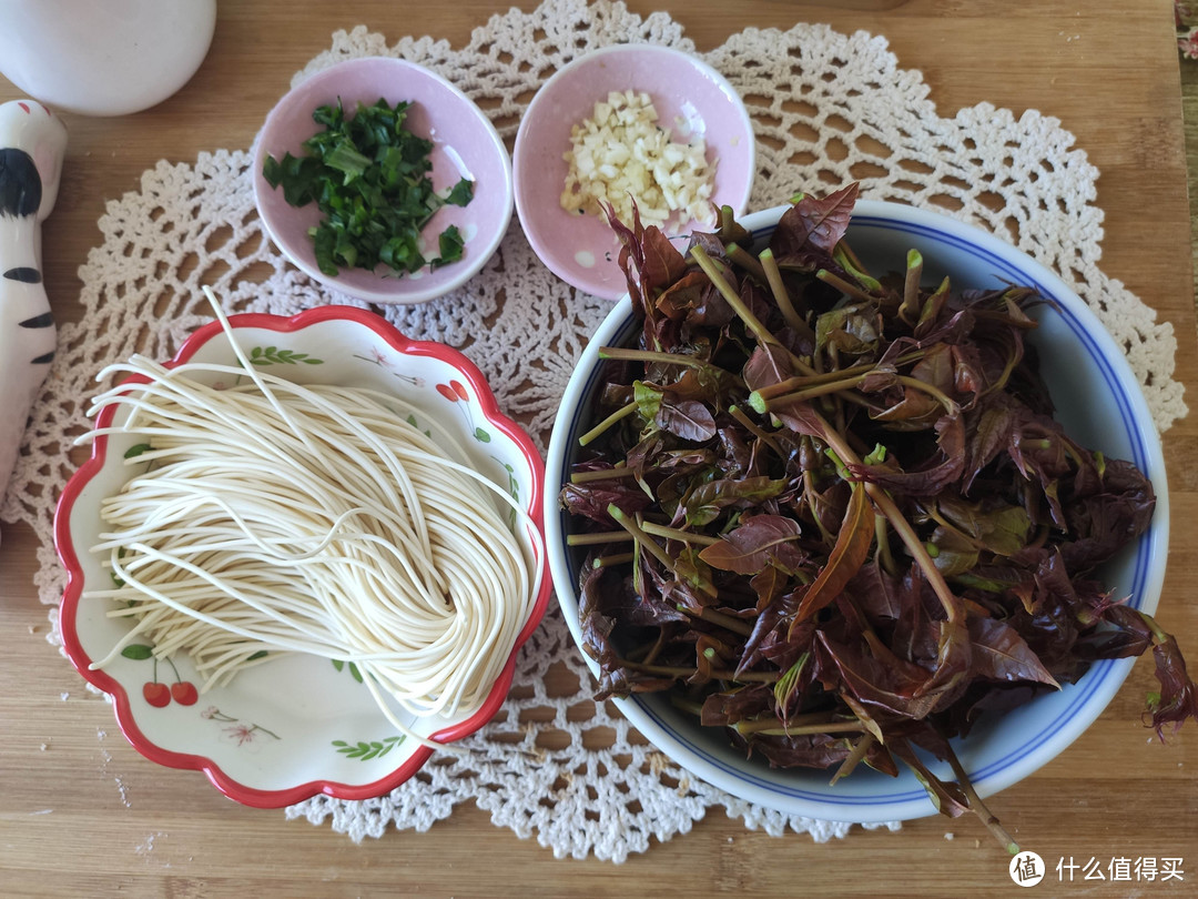 每年春季都要吃这野菜，尽管比肉贵也要吃，自带香味还能健脾开胃