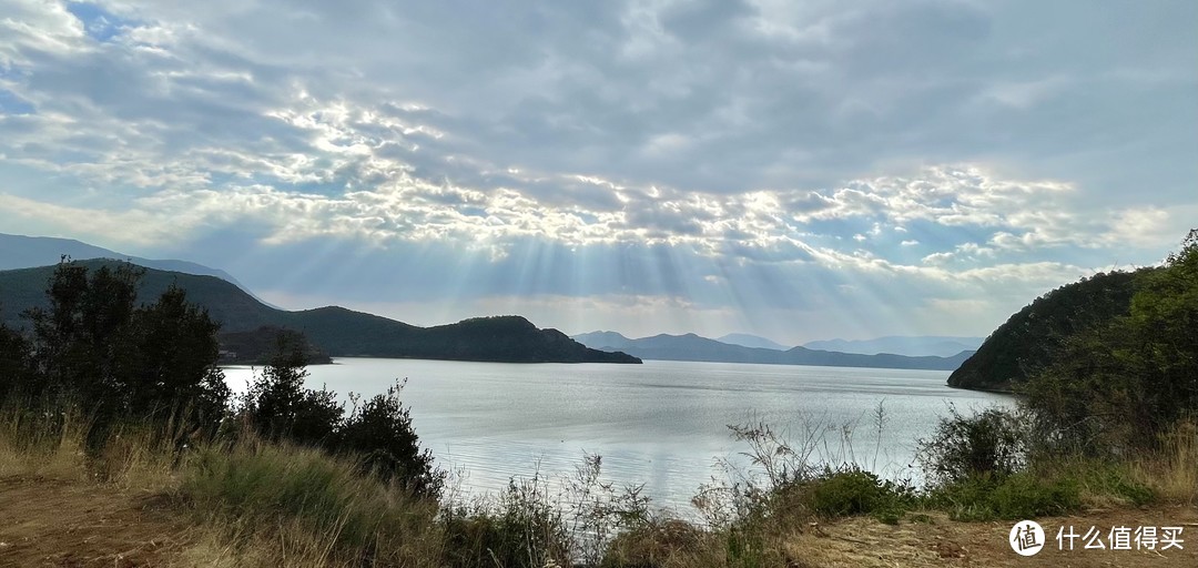 太阳进入云层后的耶稣光