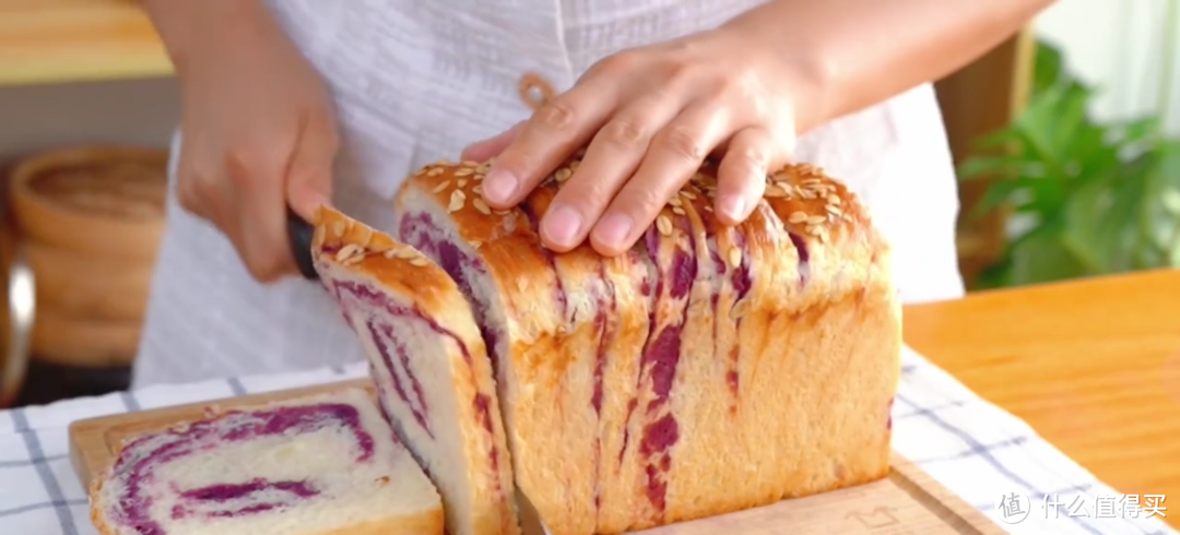 高颜值紫薯吐司面包，吃起来非常柔软