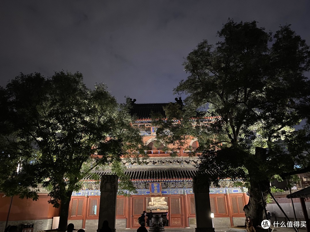 听完佛乐，夜游寺院