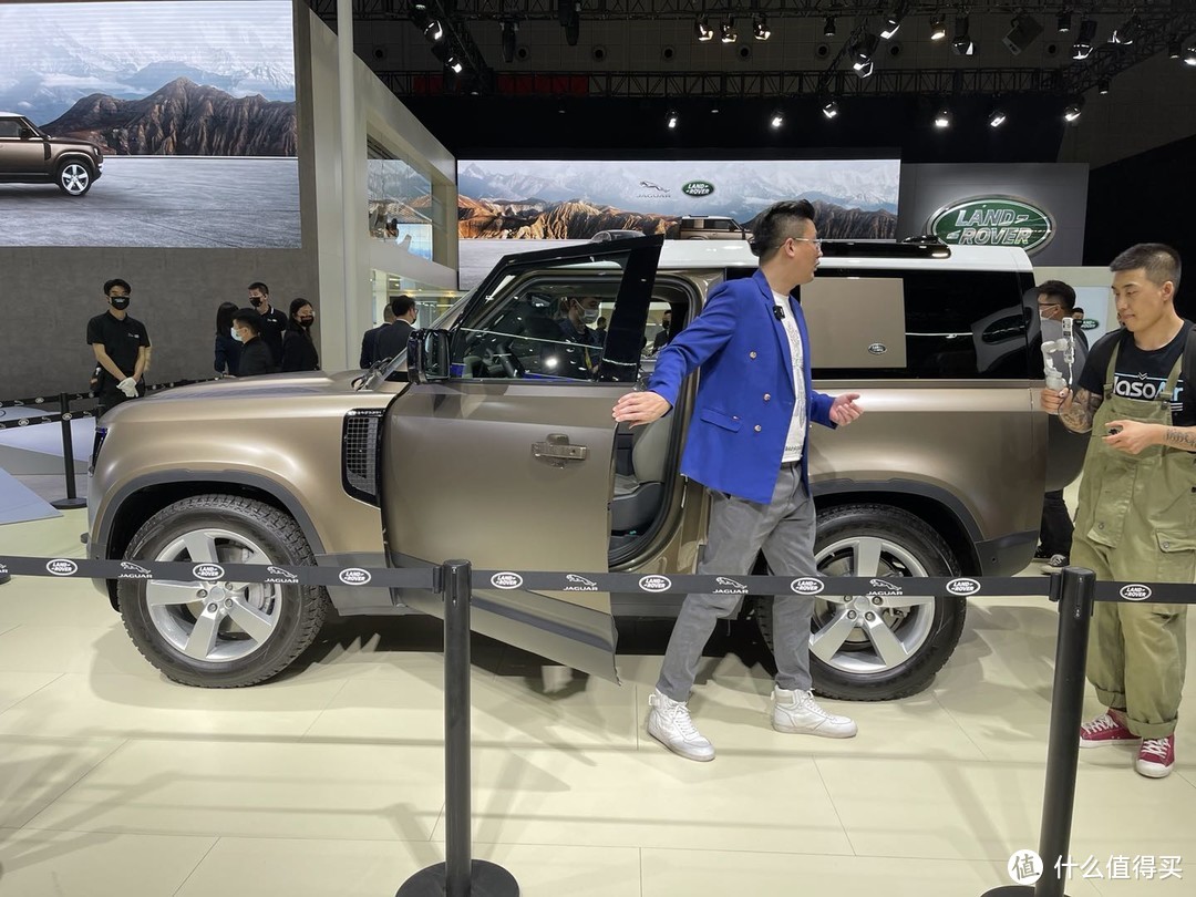 21上海车展 三门五座72 8万元起全新路虎卫士90正式上市 Suv 什么值得买