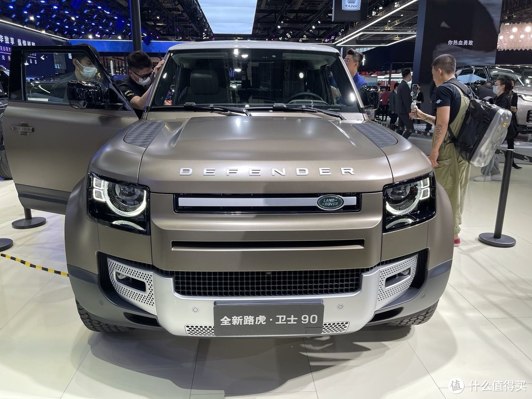 21上海车展 三门五座72 8万元起全新路虎卫士90正式上市 Suv 什么值得买