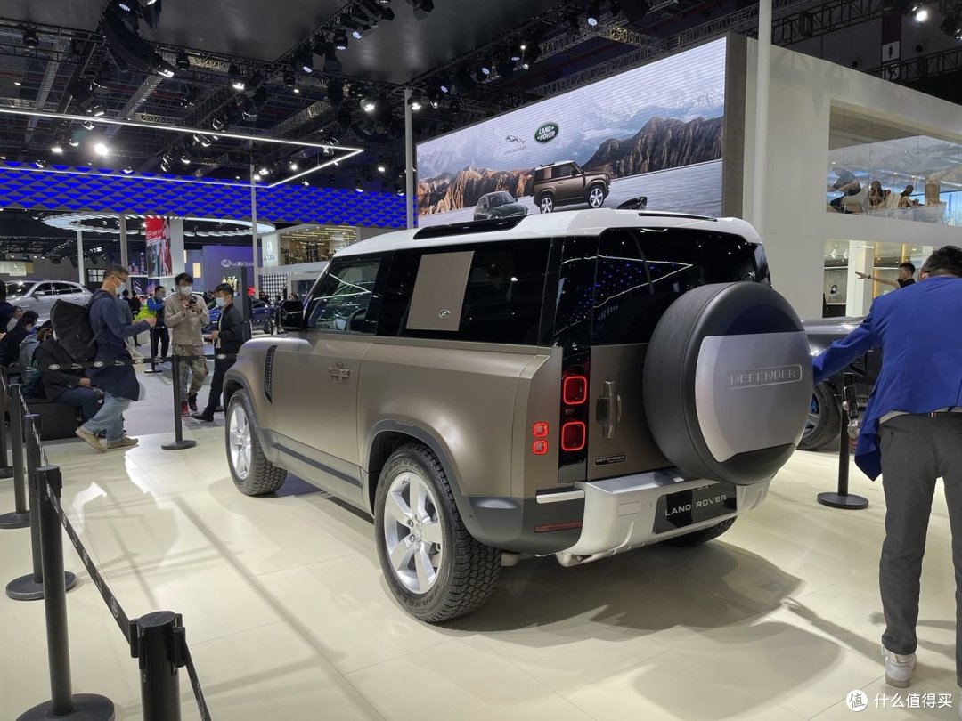 21上海车展 三门五座72 8万元起全新路虎卫士90正式上市 Suv 什么值得买