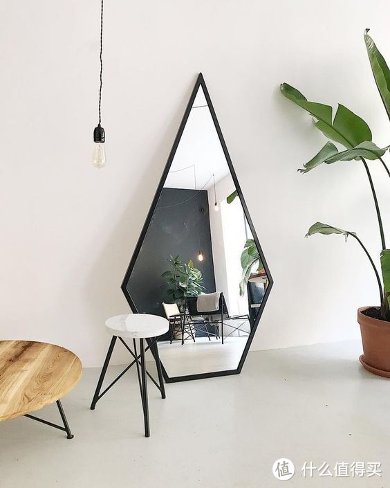 借一面镜子演绎家居装饰新美学