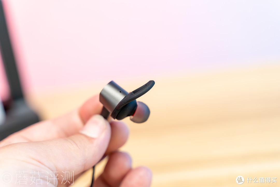佩戴舒适，音质出色，定位精准、ROG降临2标准版入耳式游戏耳机 评测