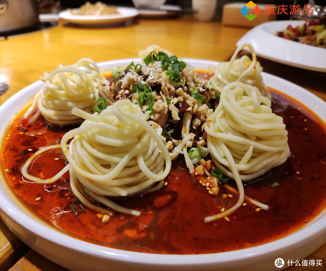 起源于重庆本土的烤鸭店，一鸭多吃，形式多样，食客络绎不绝