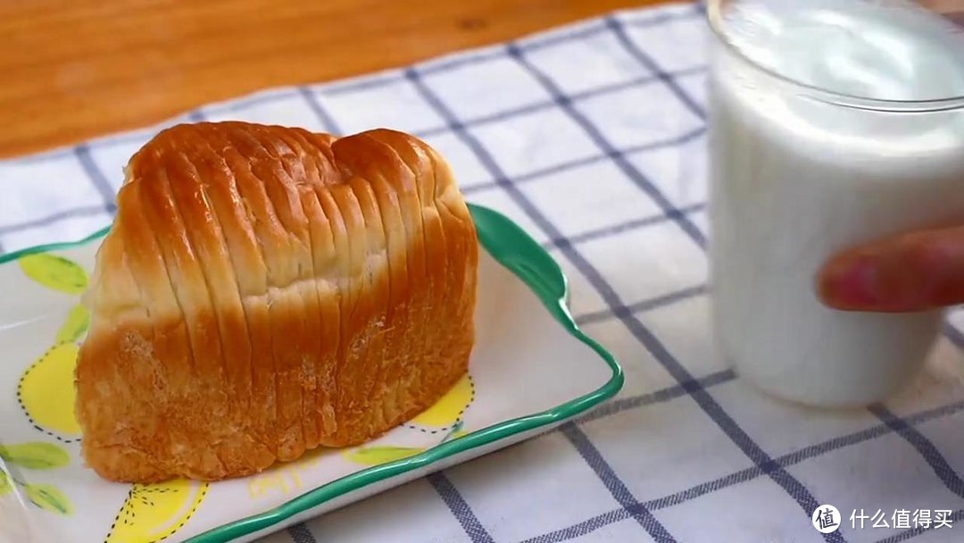 自制毛线球面包，萌萌的造型非常可爱，吃起来非常柔软