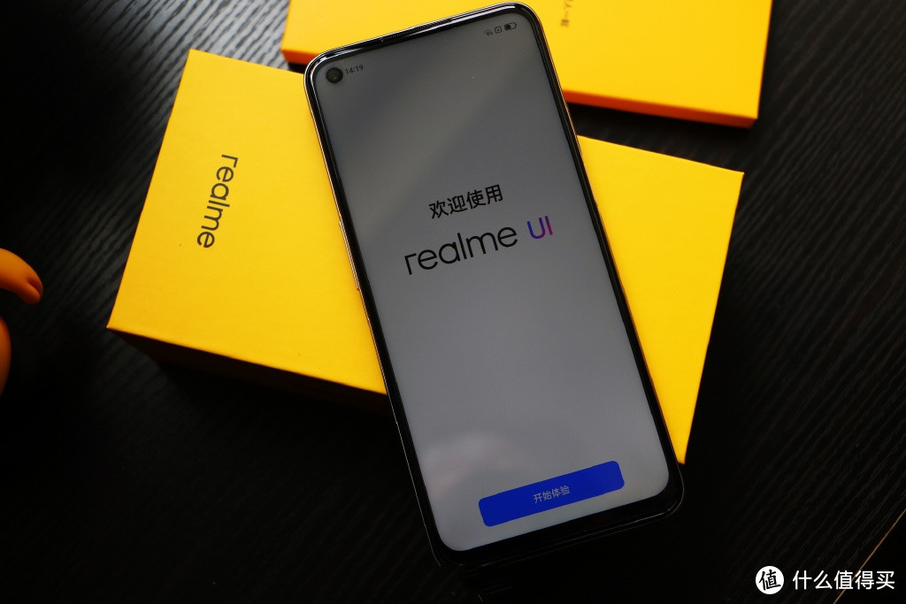 realme Q3开箱，千元机皇的弟弟，1299元的真香第二！