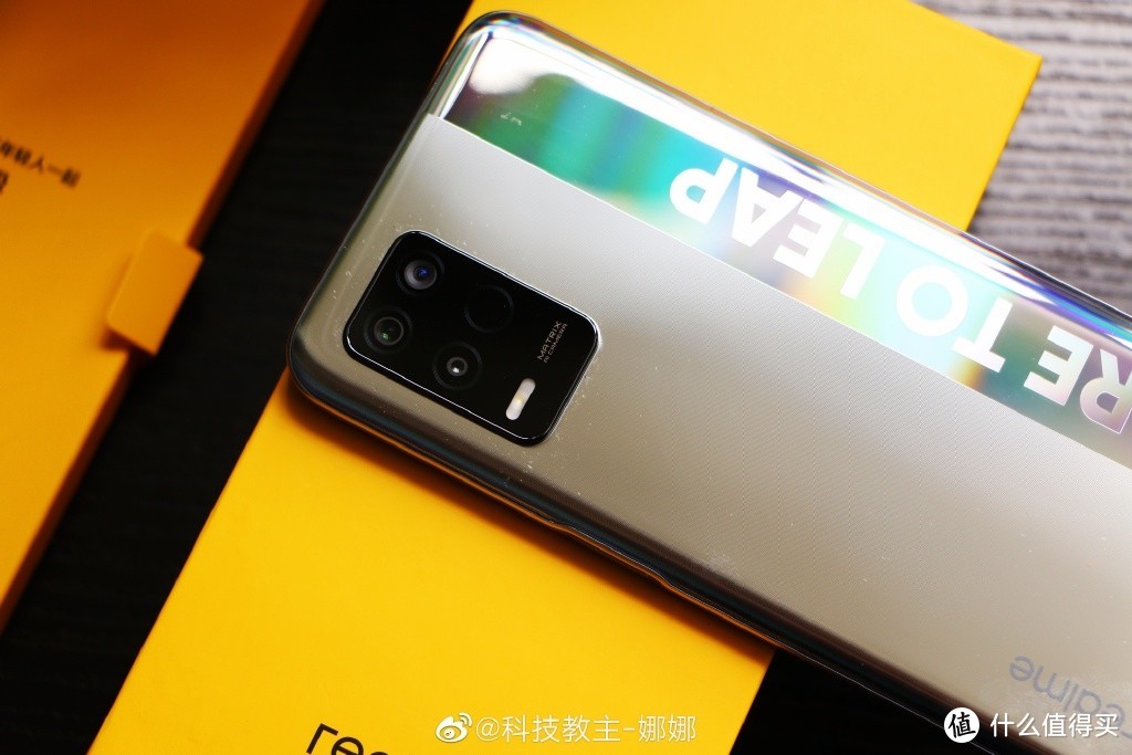 realme Q3开箱，千元机皇的弟弟，1299元的真香第二！