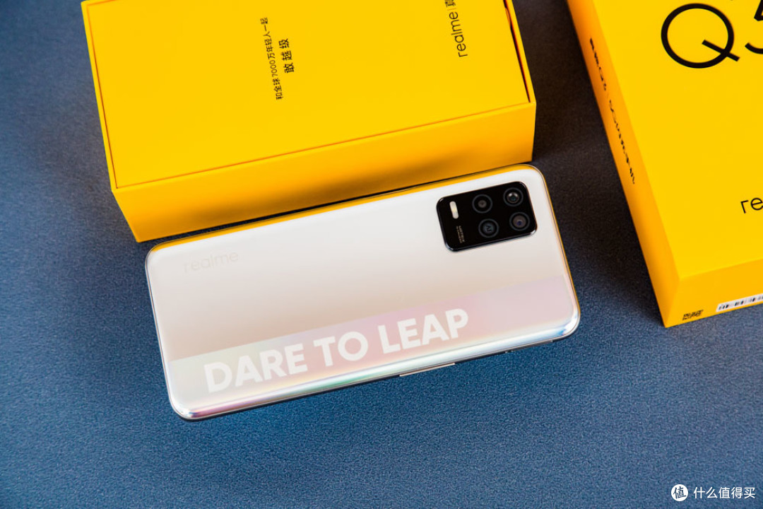 谁能不爱张扬不羁的性格realmeq3迷幻银图赏