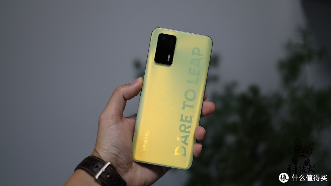 realme 真我Q3 Pro评测：克制与激进结合体 值得买的潮流时尚单品